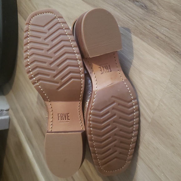 Frye and Co. Rare Distressed Metallic 8R boots. Size 9.5. - Picture 2 of 16